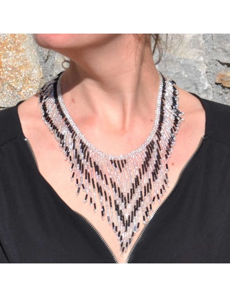 collier tacana noir et transparent